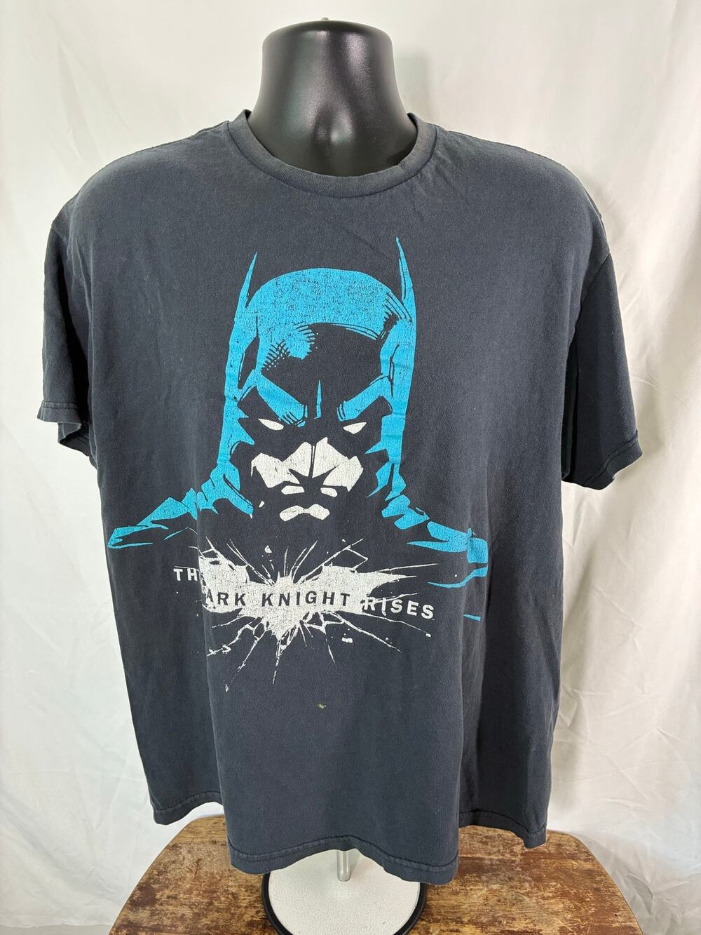 Batman Dark Knight Rises 2012 Graphic T Shirt XL Faded